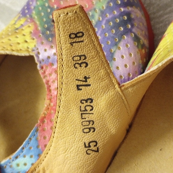 Think! Leather shoes red suede flowers red sole size EU 39 US 8.5/9 - Picture 4 of 6